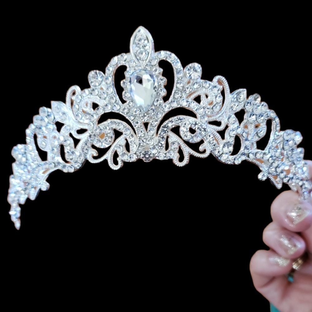 Wedding tiera silver tone and rhinestones.